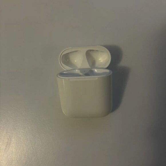 Apple Other - Apple AirPods 2nd Gen Charging Case Replacement A1602 GOOD CONDITION
